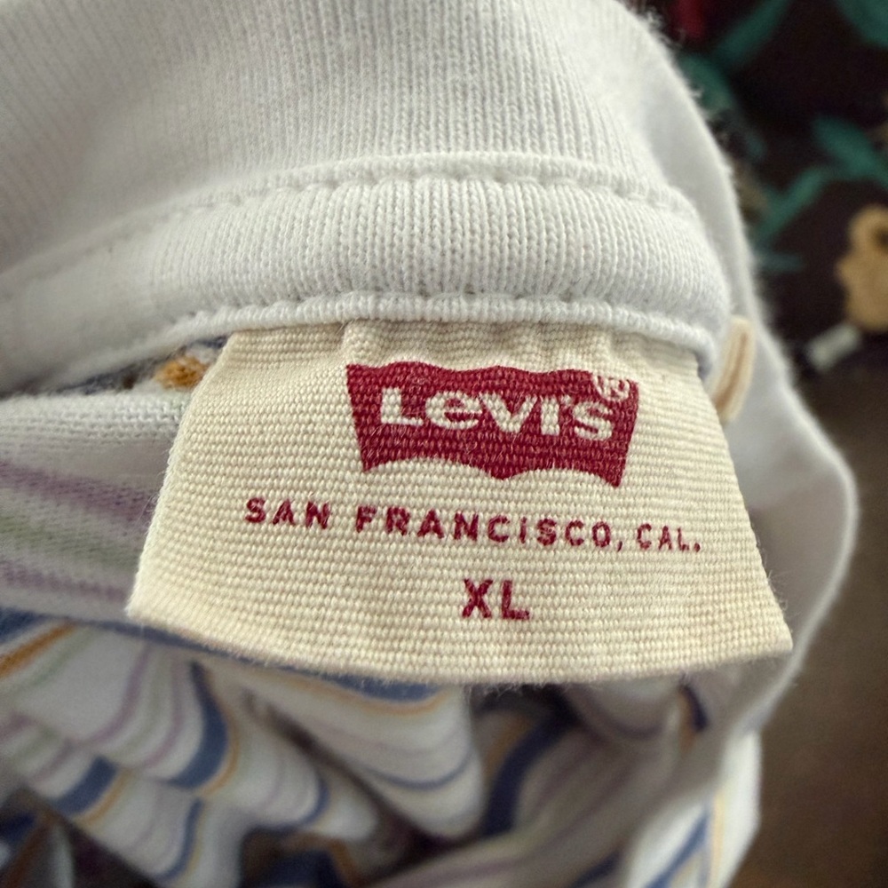 Levi's Striped Tee - Picture 4 of 4